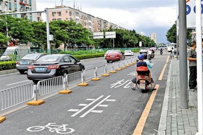 機(jī)動(dòng)車違規(guī)駛?cè)敕菣C(jī)動(dòng)車道的處罰規(guī)定